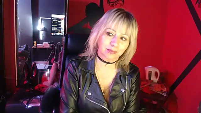 KLOE PIELL online show from 10, 11, 2025