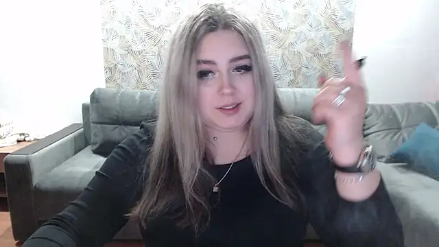 TiffaniYW online show from 16, 12, 2024