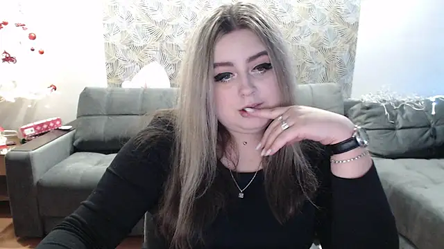 TiffaniYW online show from 29, 12, 2024