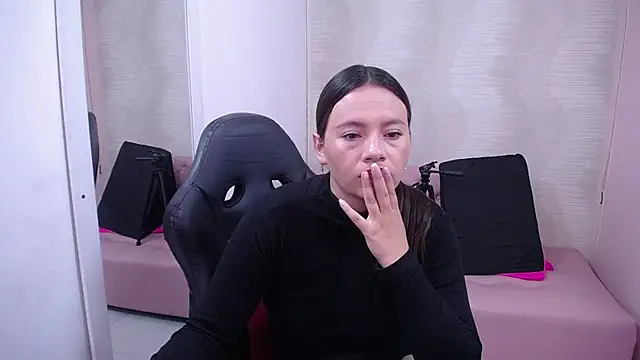 lauraguzman online show from 10, 2, 2025