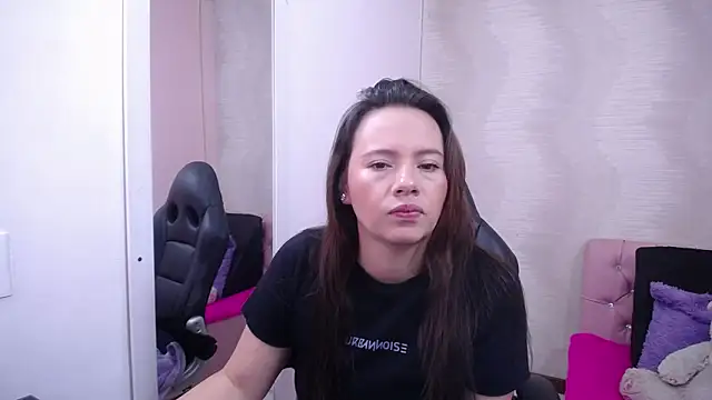 lauraguzman online show from 17, 3, 2025