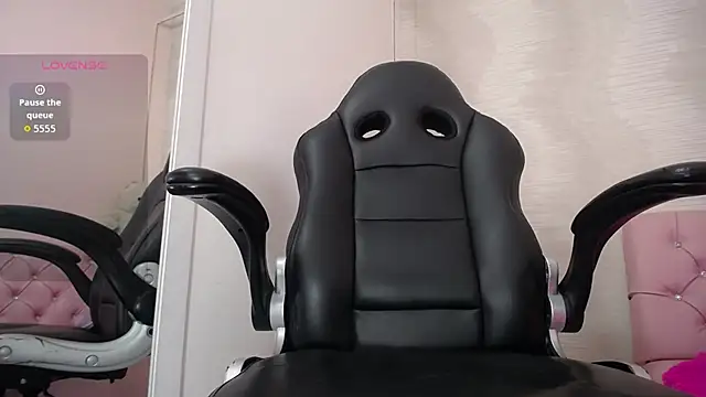 lauraguzman online show from 4, 10, 2025