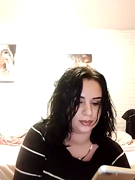 Snapshot of AdelinaJude chatting on 5, 1, 2025 AdelinaJude online show from 5, 1, 2025