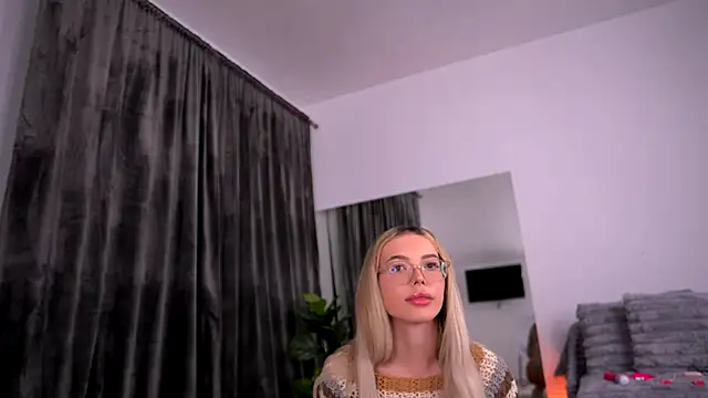 KylieJoyce online show from 15, 10, 2025