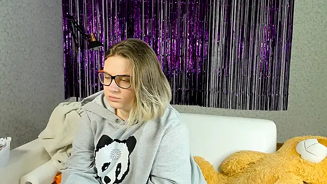 Seductive She Wolf online show from 2, 3, 2025