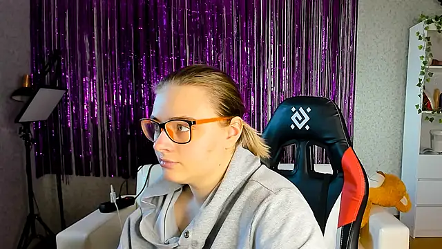 Seductive She Wolf online show from 17, 3, 2025