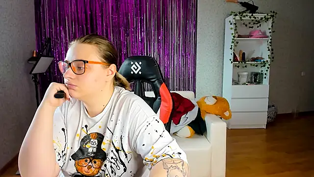 Seductive She Wolf online show from 18, 3, 2025