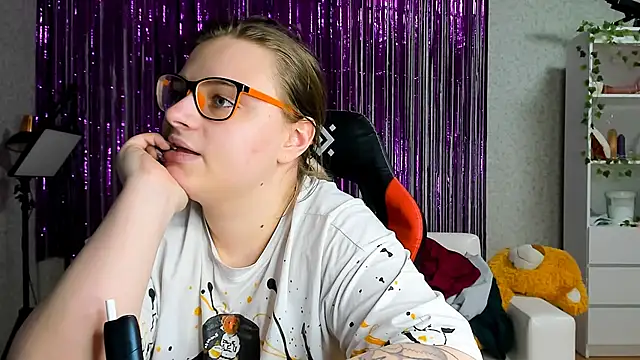 Seductive She Wolf online show from 18, 3, 2025