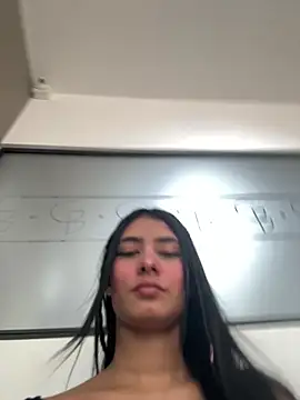 LaurenRodriiguez online show from 21, 4, 2026