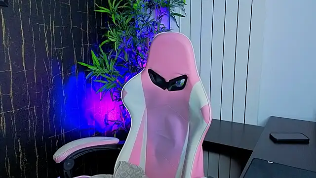 AlyseReuse online show from 8, 10, 2025