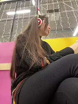 Snapshot of pantyless chatting on 11, 12, 2024 pantyless online show from 11, 12, 2024