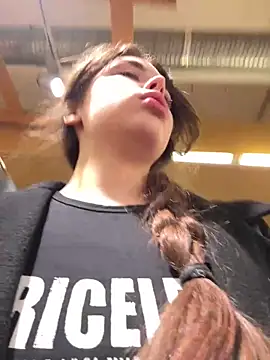 Snapshot of pantyless chatting on 15, 9, 2025 pantyless online show from 15, 9, 2025