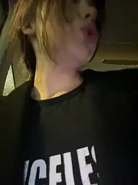 Snapshot of pantyless chatting on 23, 10, 2025 pantyless online show from 23, 10, 2025