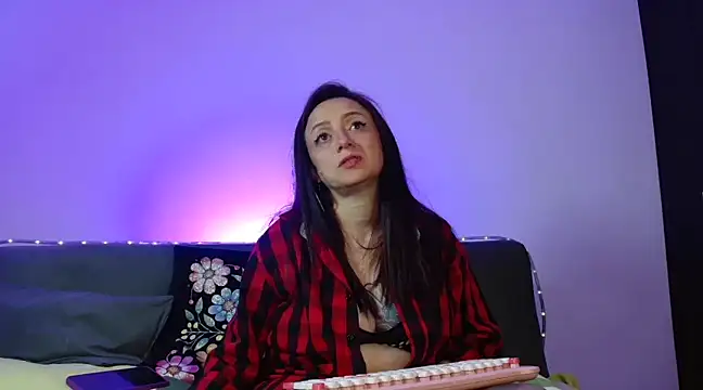 catalinamommyx online show from 12, 3, 2025