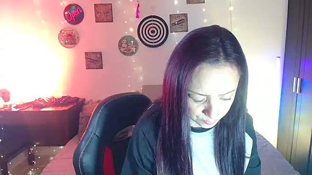 Snapshot of catalinamommyx chatting on 13, 6, 2026 catalinamommyx online show from 13, 6, 2026