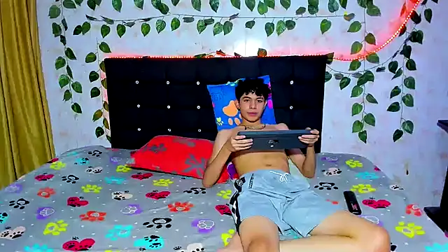 Snapshot of Alexander_and_Xiao chatting on 19, 12, 2024 Alexander and Xiao online show from 19, 12, 2024