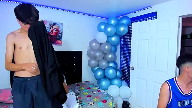 Snapshot of Alexander_and_Xiao chatting on 11, 3, 2025 Alexander and Xiao online show from 11, 3, 2025