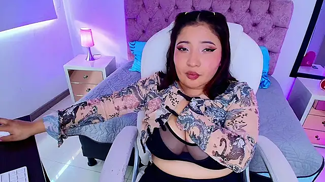 Emma monserrat online show from 26, 9, 2025