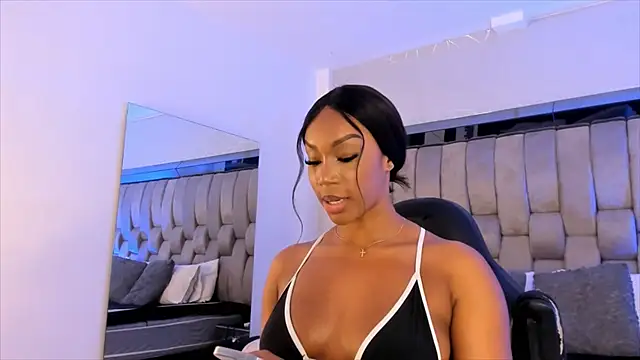 Snapshot of ChaynnaCooper chatting on 10, 2, 2025 ChaynnaCooper online show from 10, 2, 2025