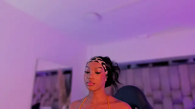 Snapshot of ChaynnaCooper chatting on 4, 10, 2025 ChaynnaCooper online show from 4, 10, 2025