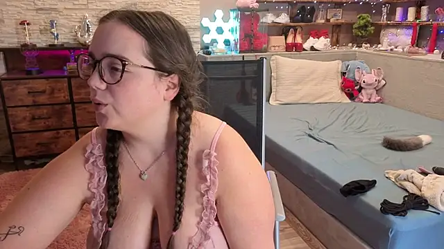 Snapshot of Kimberly-Caprice chatting on 5, 6, 2026 Kimberly-Caprice online show from 5, 6, 2026