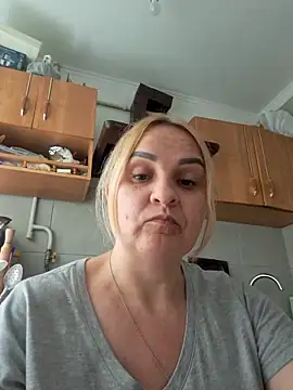 Snapshot of Malichkaanna30 chatting on 8, 5, 2026 Malichkaanna30 online show from 8, 5, 2026