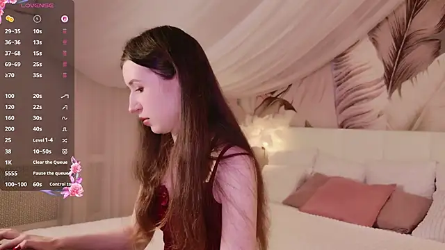 Snapshot of AliceLiddelle chatting on 25, 11, 2025 AliceLiddelle online show from 25, 11, 2025