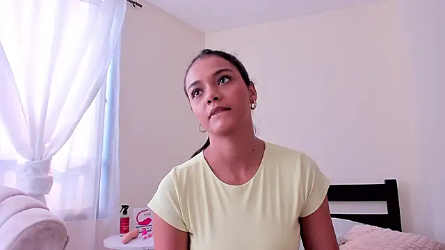 Snapshot of evely_coelloo chatting on 7, 1, 2025 evely coelloo online show from 7, 1, 2025