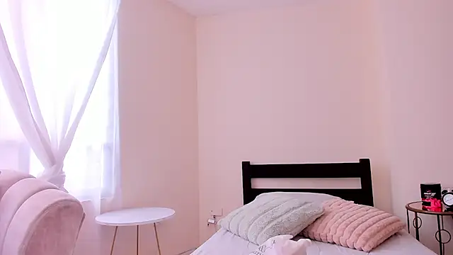 Snapshot of evely_coelloo chatting on 13, 2, 2025 evely coelloo online show from 13, 2, 2025