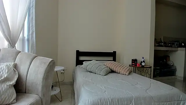 Snapshot of evely_coelloo chatting on 4, 3, 2025 evely coelloo online show from 4, 3, 2025