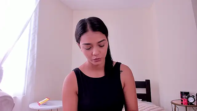 Snapshot of evely_coelloo chatting on 6, 3, 2025 evely coelloo online show from 6, 3, 2025