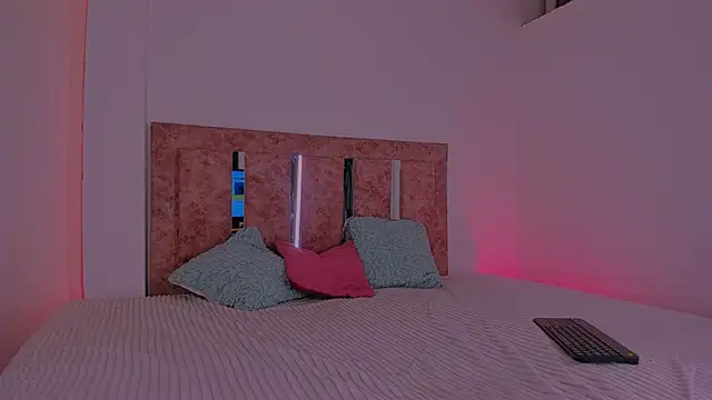 Emily Williams12 online show from 23, 4, 2026