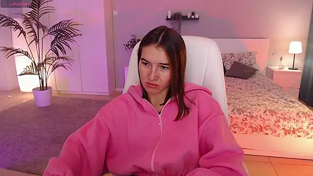 Bellla Haddid online show from 16, 9, 2025