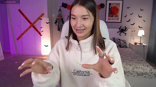 Bellla Haddid online show from 24, 10, 2025