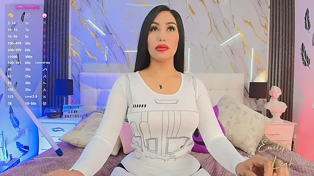 Snapshot of EmilyLeah_ chatting on 5, 5, 2026 EmilyLeah online show from 5, 5, 2026