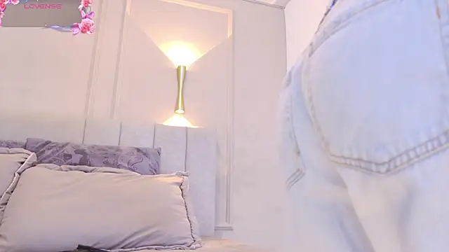 Snapshot of april_rousse chatting on 21, 10, 2025 april rousse online show from 21, 10, 2025