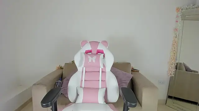 Snapshot of Charlotte_cowell_sub1_ chatting on 6, 1, 2025 Charlotte cowell sub1 online show from 6, 1, 2025