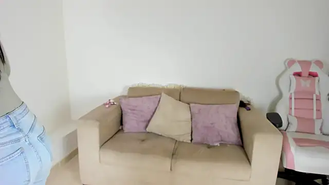 Snapshot of Charlotte_cowell_sub1_ chatting on 6, 2, 2025 Charlotte cowell sub1 online show from 6, 2, 2025