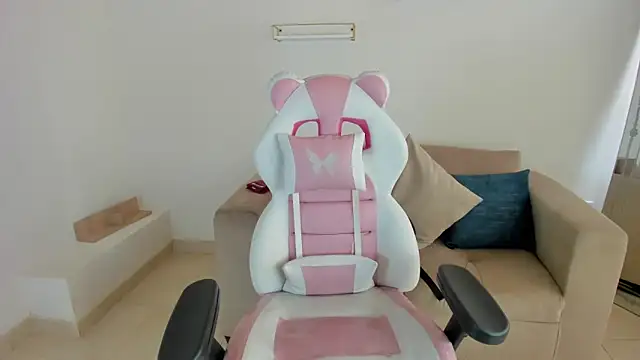 Snapshot of Charlotte_cowell_sub1_ chatting on 15, 9, 2025 Charlotte cowell sub1 online show from 15, 9, 2025