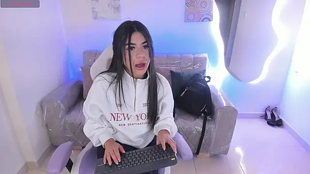 Snapshot of Charlotte_cowell_sub1_ chatting on 1, 12, 2025 Charlotte cowell sub1 online show from 1, 12, 2025