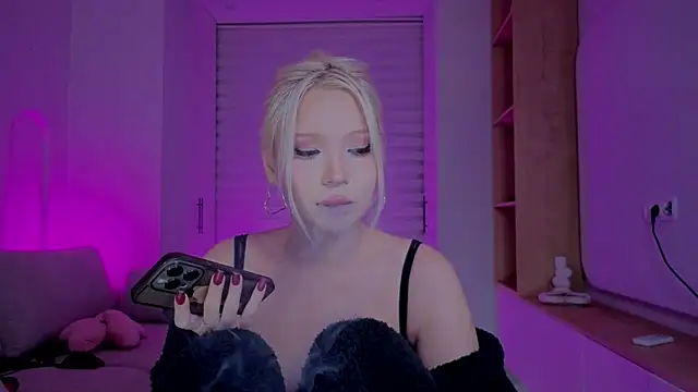 RileyMee online show from 4, 11, 2025