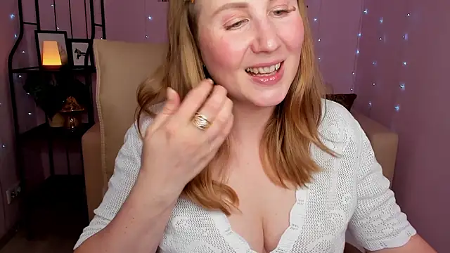 Snapshot of Helens_love chatting on 4, 3, 2025 Helens love online show from 4, 3, 2025