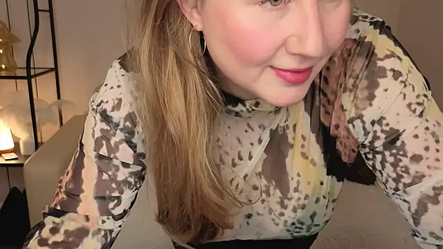 Snapshot of Helens_love chatting on 22, 11, 2025 Helens love online show from 22, 11, 2025