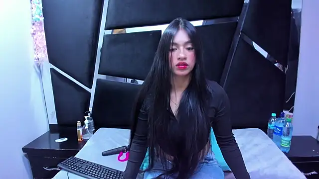 Mariana Prin online show from 8, 6, 2026