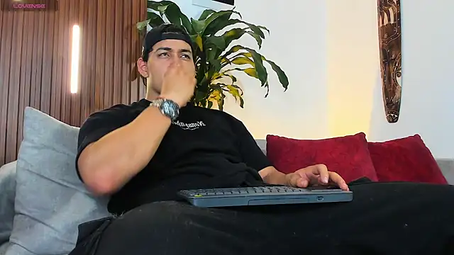 Snapshot of lucasanto_ chatting on 25, 5, 2026 lucasanto online show from 25, 5, 2026