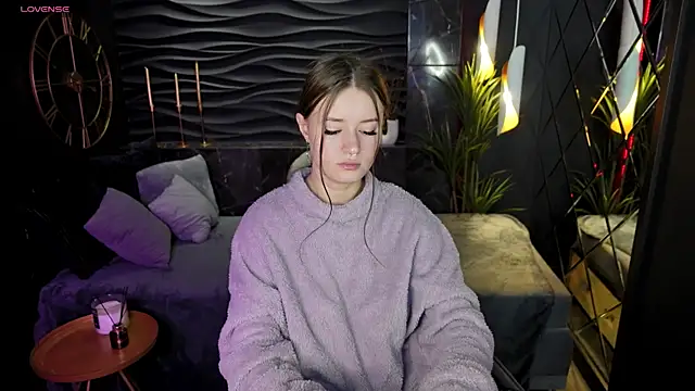 Lily Moonlight online show from 26, 12, 2024