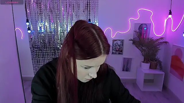 Lily Moonlight online show from 21, 9, 2025