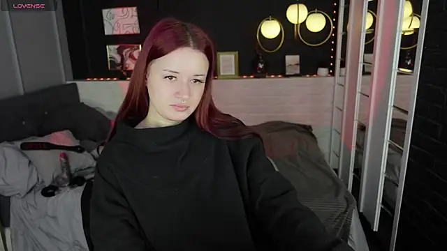 Lily Moonlight online show from 4, 10, 2025