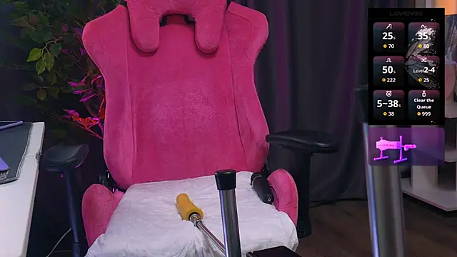 Snapshot of ley_tori chatting on 27, 10, 2025 ley tori online show from 27, 10, 2025