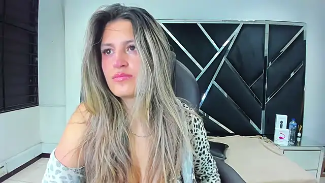 GiaRoussel online show from 28, 9, 2025